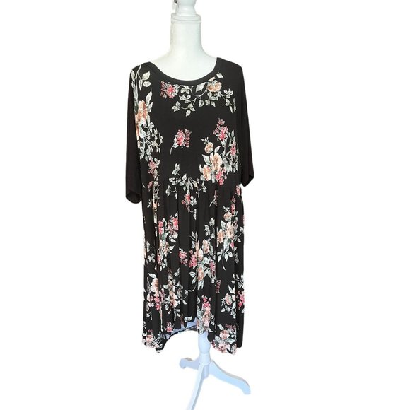 torrid Dresses & Skirts - Torrid Black Floral Challis Short Sleeve Skater Dress, Size 5, 5X, 28.